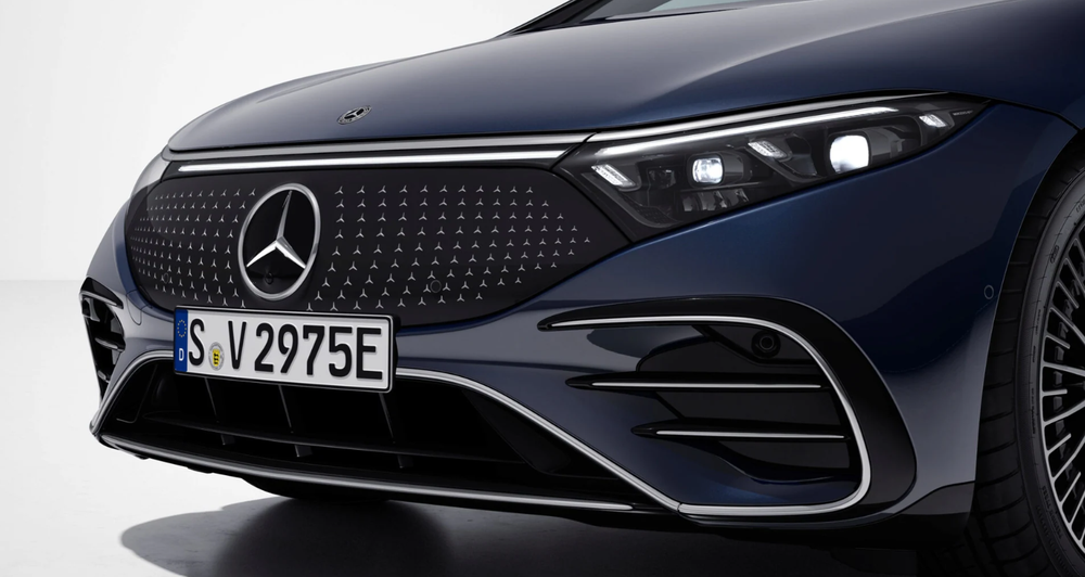 Radiator grille with Mercedes-Benz pattern