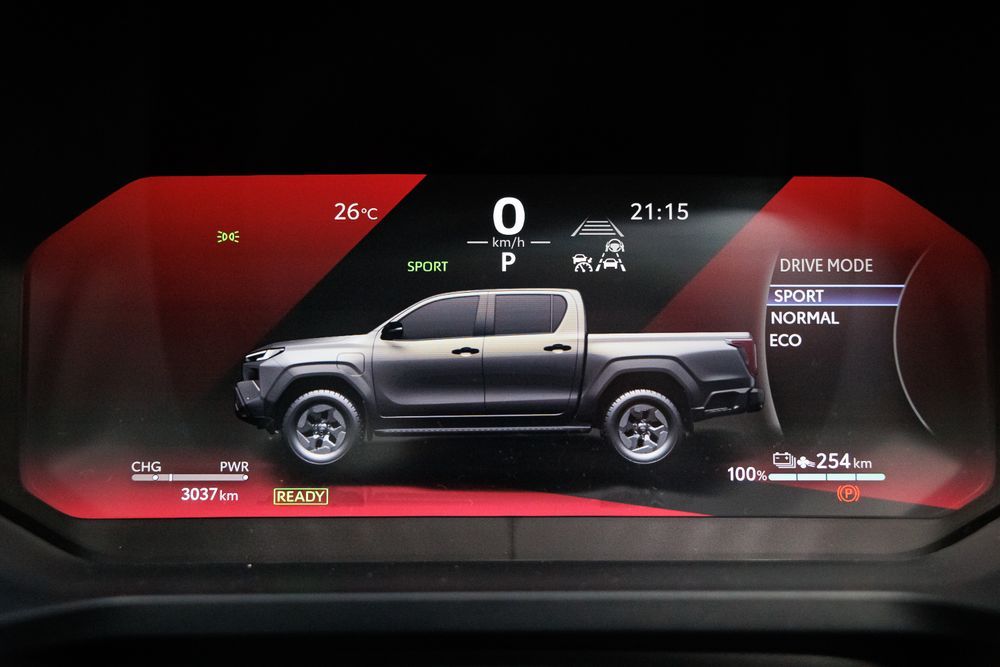 TOYOTA HILUX TRAVO-e