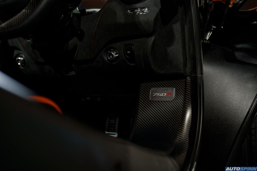 McLaren 750S สัญลักษณ์ 750S