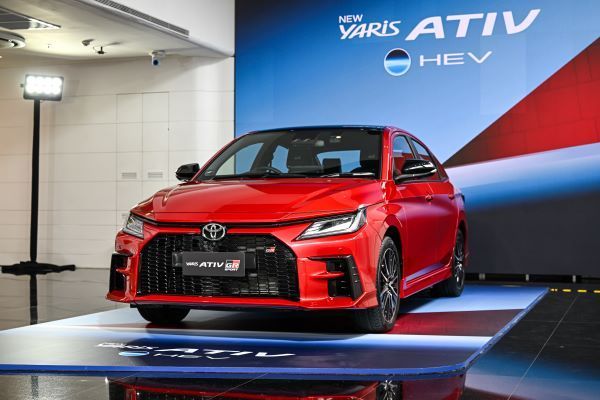 TOYOTA พุ่งเป้า Yaris Ativ HEV ก้าวสู่อันดับ 1 ตลาดอีโคคาร์ถัดจากนี้ 2025 สีแดง