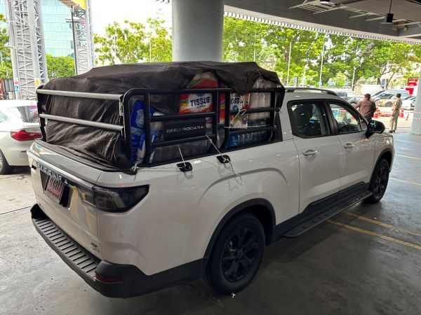 GEELY RIDDARA ส่งรถกระบะพลังงานใหม่ ECON L ลำเลียงสิ่งของจำเป็นช่วยเหลือผู้ประสบอุทกภัย1
