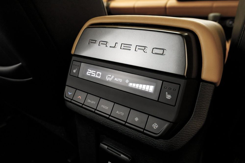 Mitsubishi PAJERO 2026