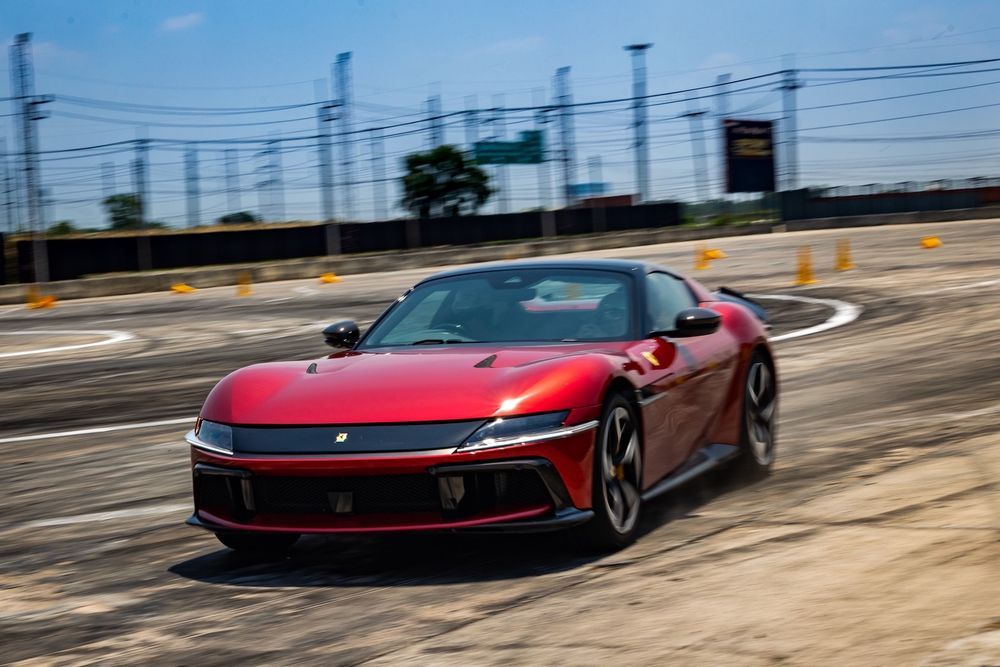 Ferrari 12Cilindri Spider ขับดีไหม?