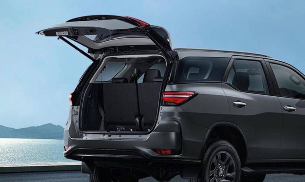 TOYOTA FORTUNER G plus 2025-2026 ด้านท้าย