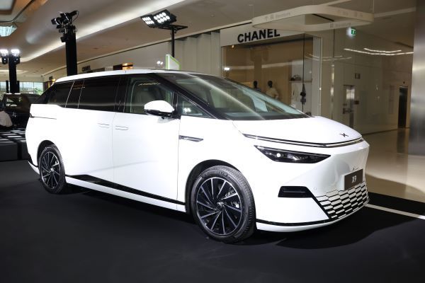 XPENG X9 Executive 2025 ด้านหน้า