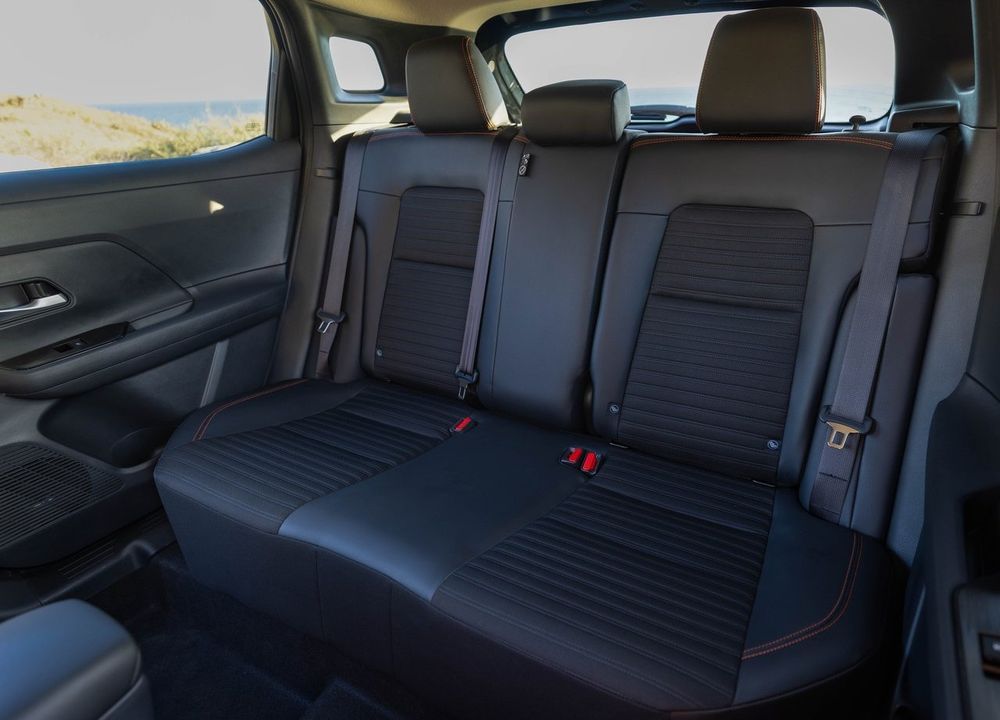 Nissan Kicks Rock Creek เบาะโดยสารตอนหลัง