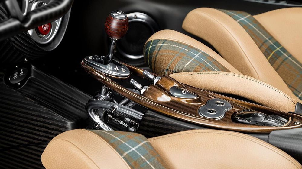 Pagani Huayra Roadster BC Supernova ภายใน เบาะ