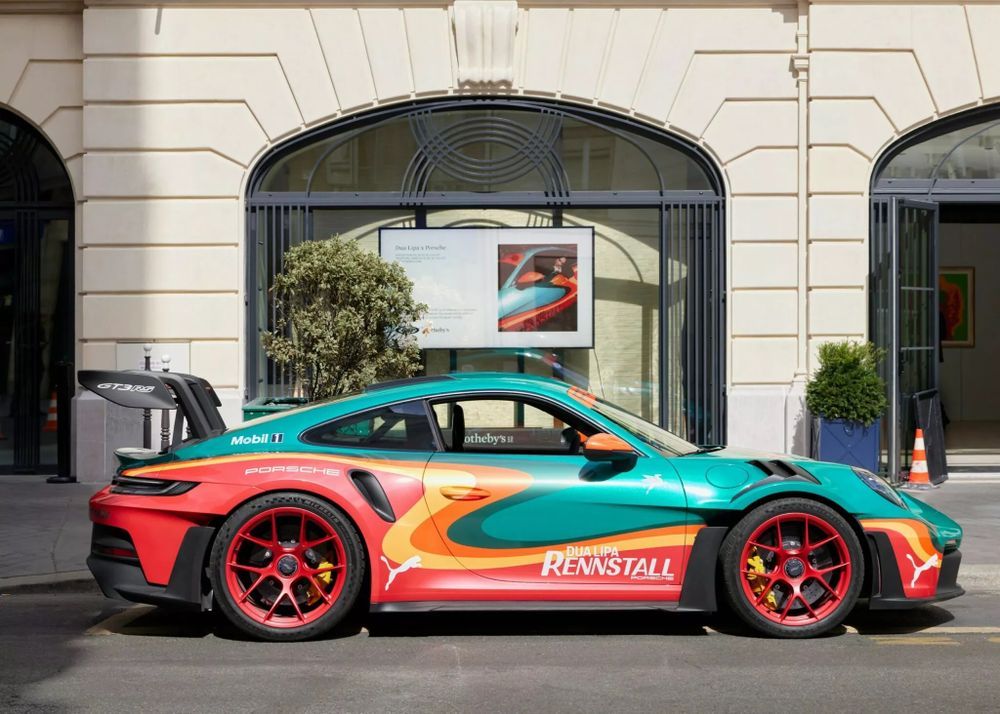 Dua Lipa X Porsche 911 GT3 RS (2)