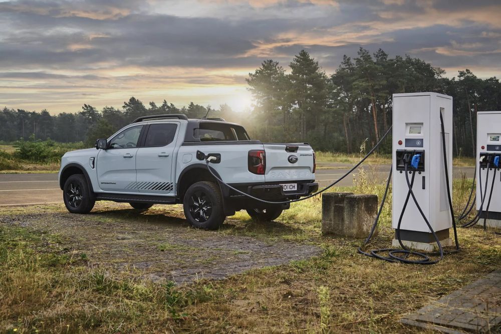 Ford Ranger PHEV ชาร์จไฟ