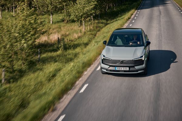 Volvo EX30 Cross Country 2025 ใหม่
