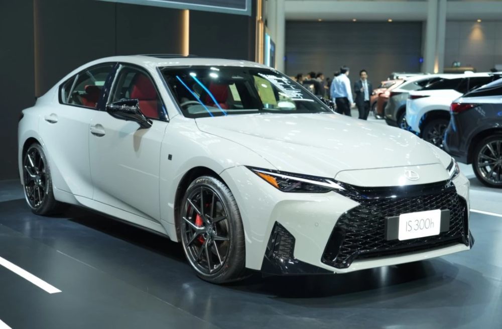 Yaris Ativ ยืนหนึ่ง Land Cruiser FJ ใหม่ กระแสแรงทะลุเป้า