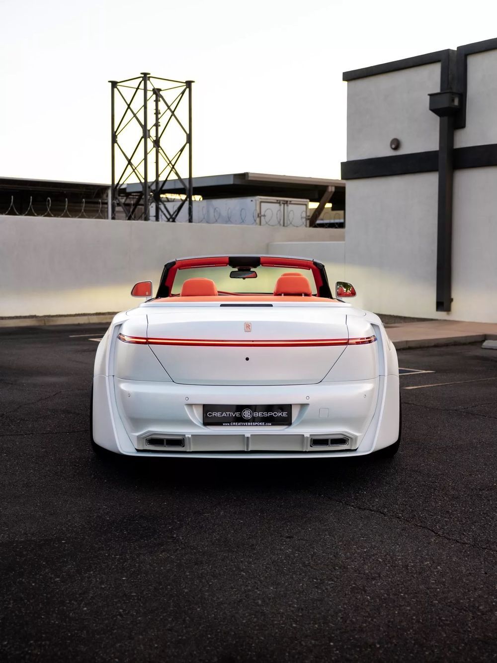 Rolls-Royce Dawn Venuum (ด้านท้าย)