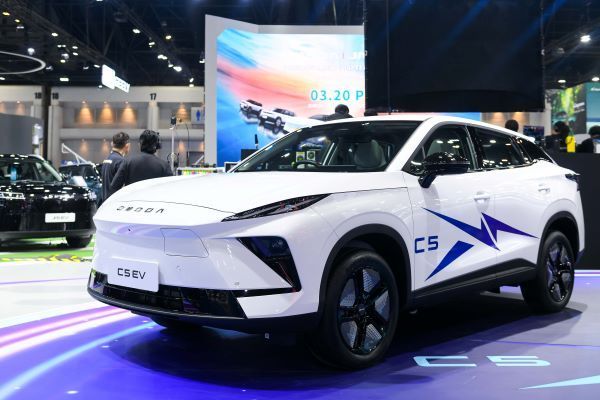 omoda c5 max+ 2026 ด้านหน้าและด้านข้าง