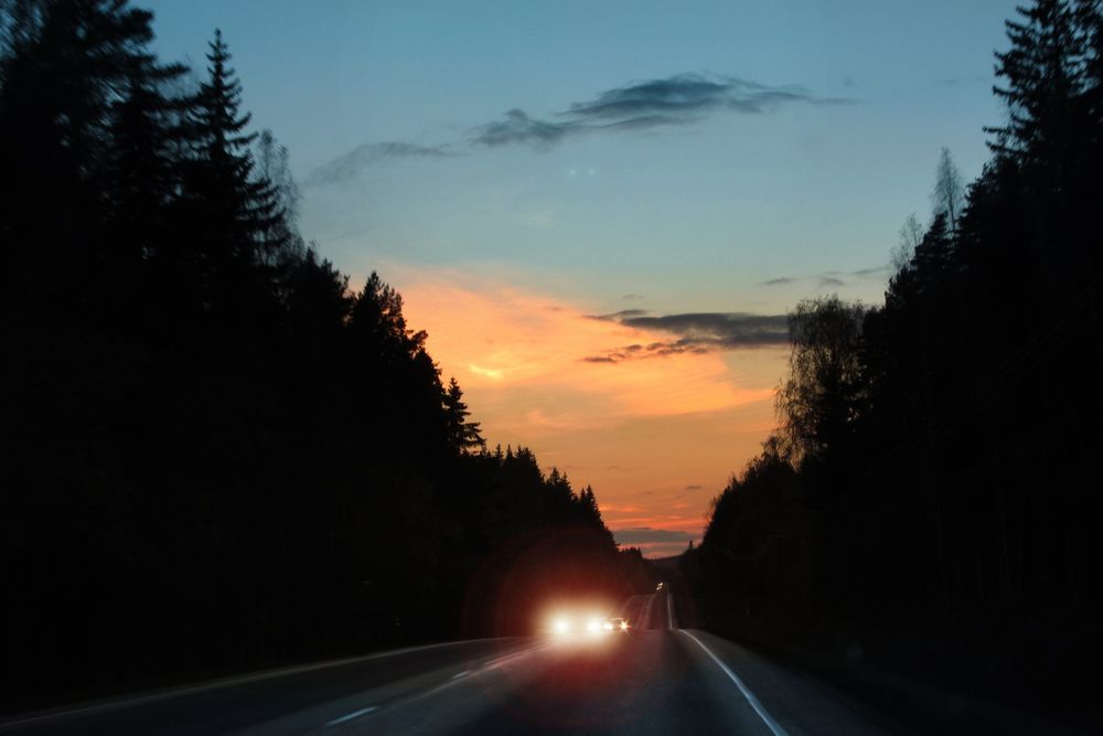 เมื่อมีรถขับสวนมา ไม่ควรเปิดไฟสูง