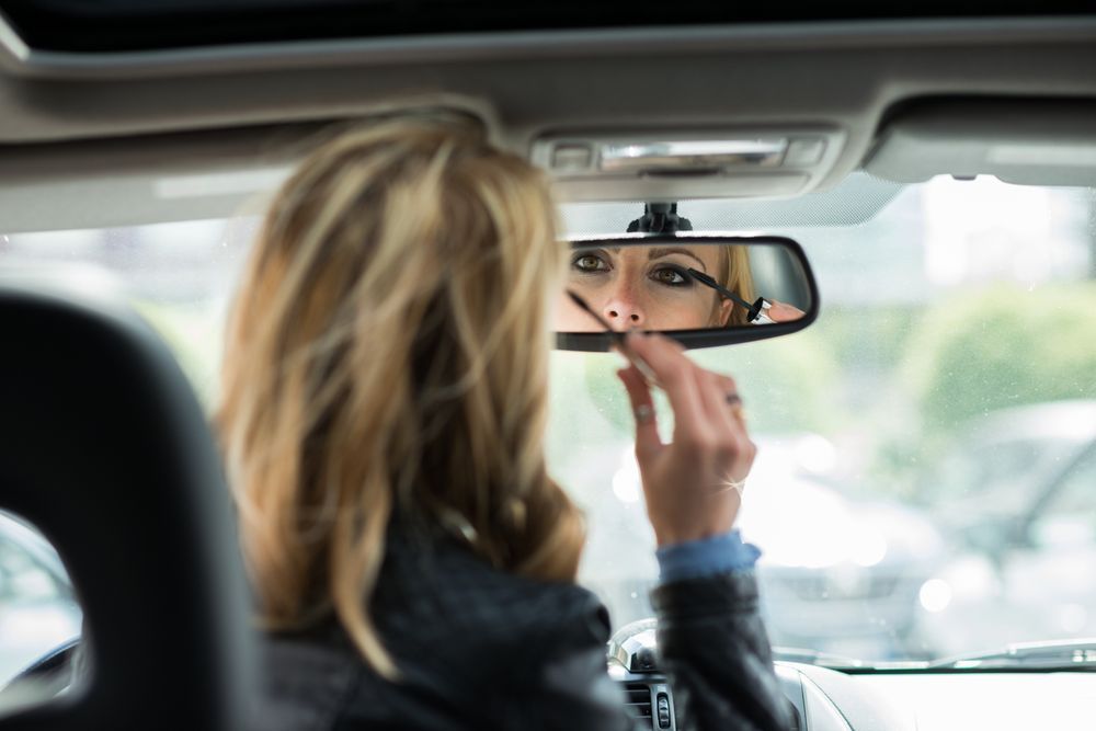 5 นิสัยแย่ๆ ที่ผู้หญิงควรเลิกเพื่อความปลอดภัยในการขับขี่ (1)