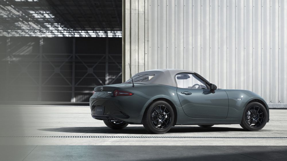 Mazda MX-5 Miata 2026 (Zinc Green Metallic) Soft-top