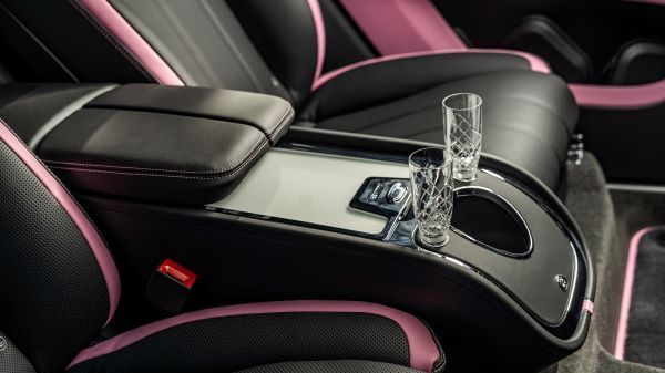 Bentayga EWB Azure เฉดสีชมพู Candy Pink สั่งทำพิเศษ 2025 2