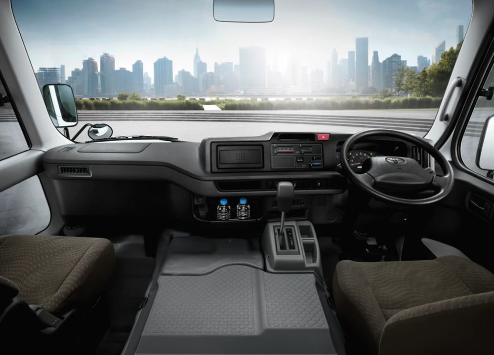 TOYOTA COASTER 2026 ภายใน