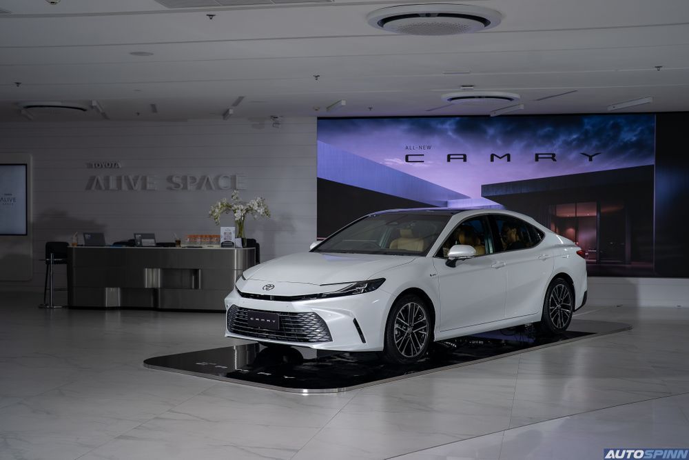 TOYOTA CAMRY 2024-2025