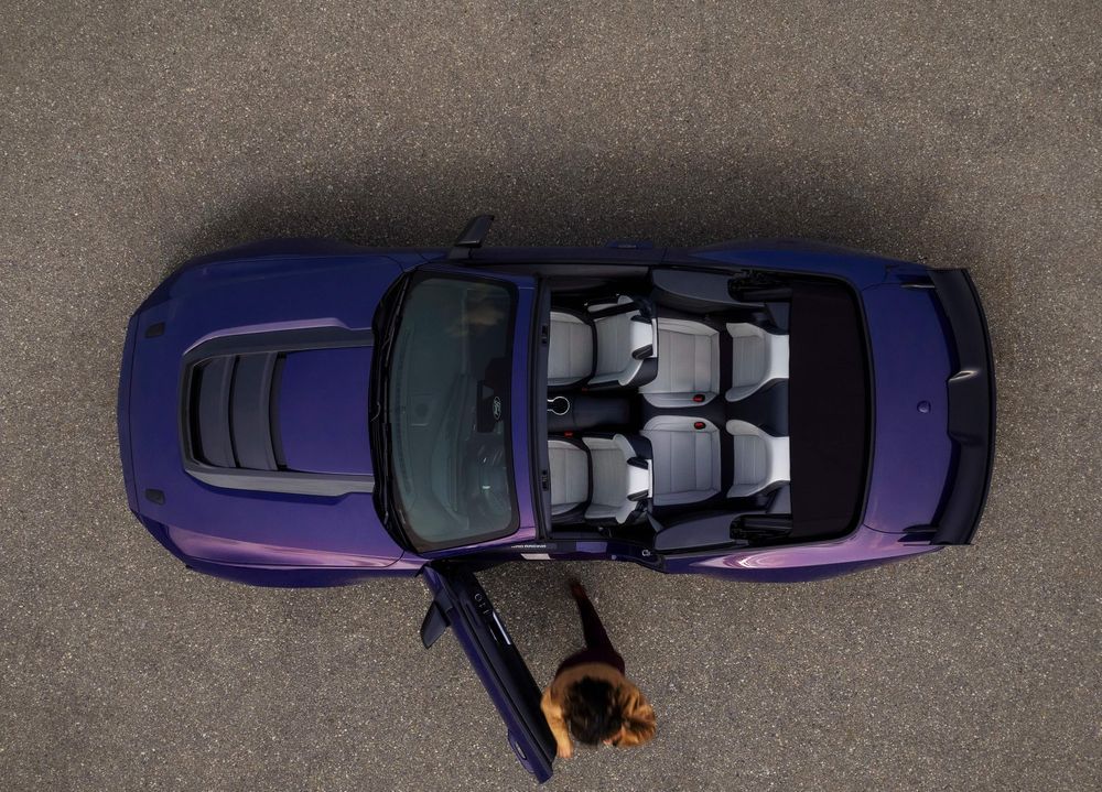 Ford Mustang Dark Horse รุ่นเปิดประทุน