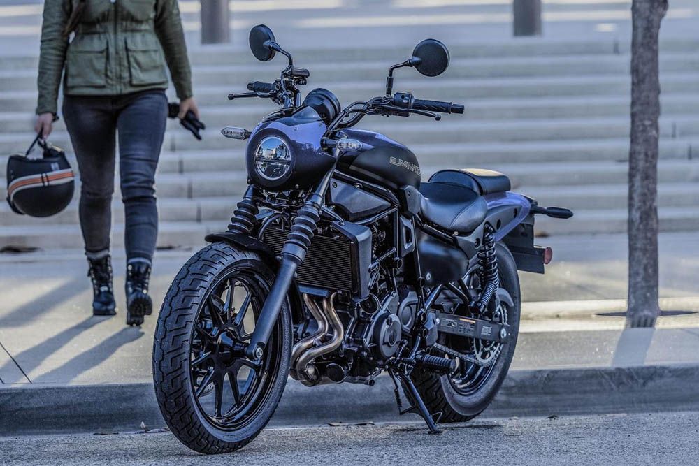 Kawasaki Eliminator 500 ผู้หญิง