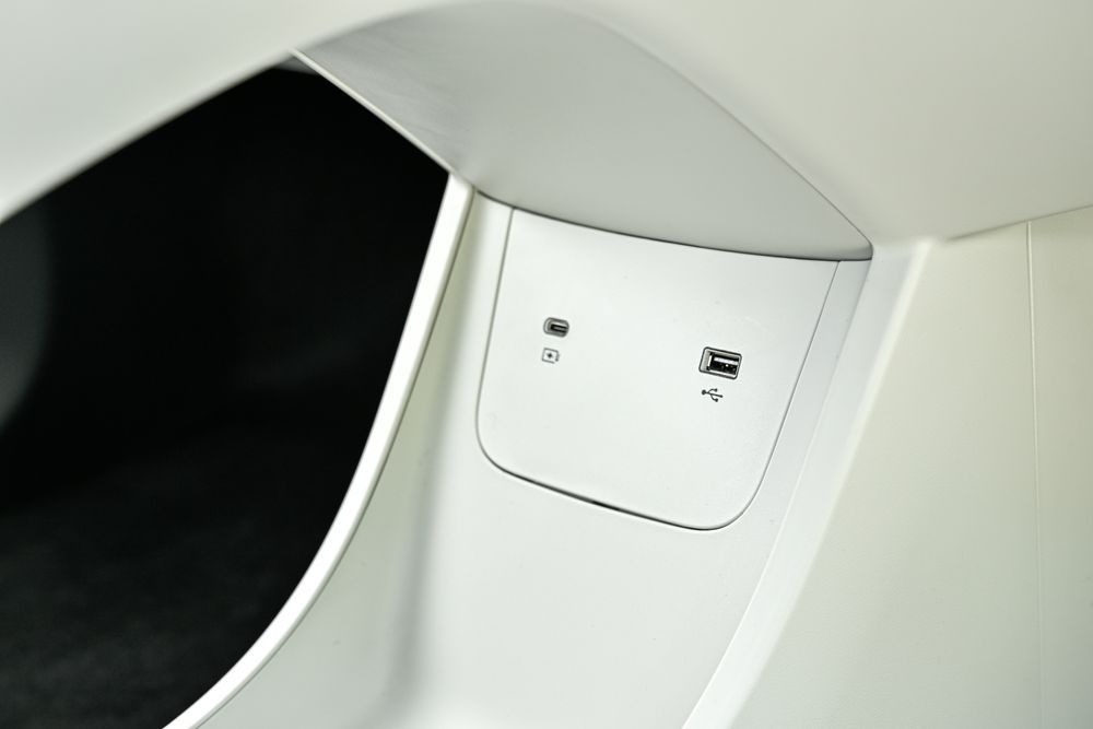 Geely EX2 USB ด้านหน้า