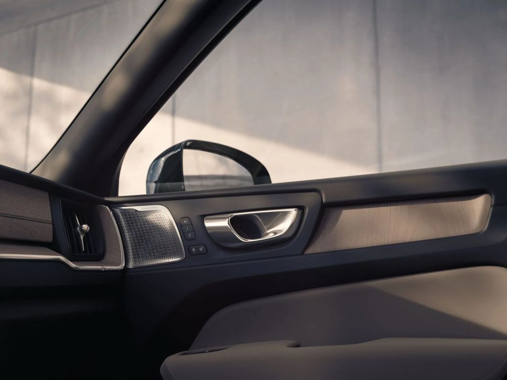 Volvo XC60 Facelift 2026 (แผงข้างประตู)