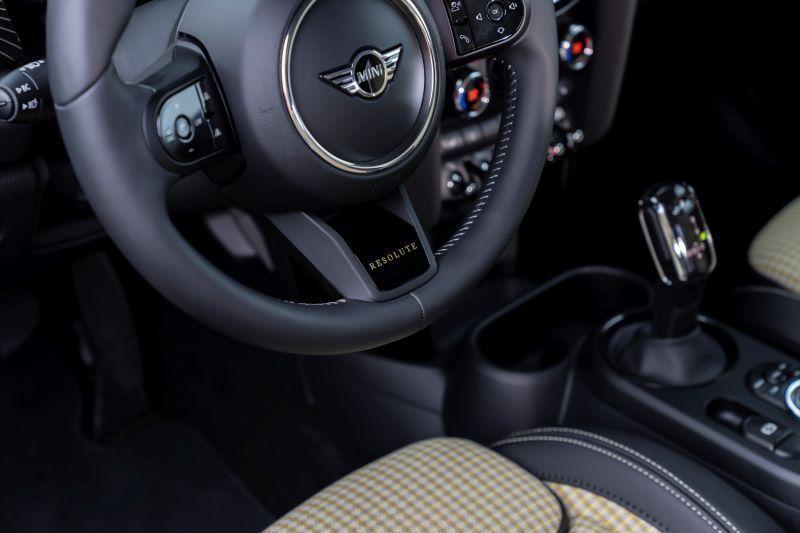 MINI Cooper S 3-door Hatch Resolute Edition