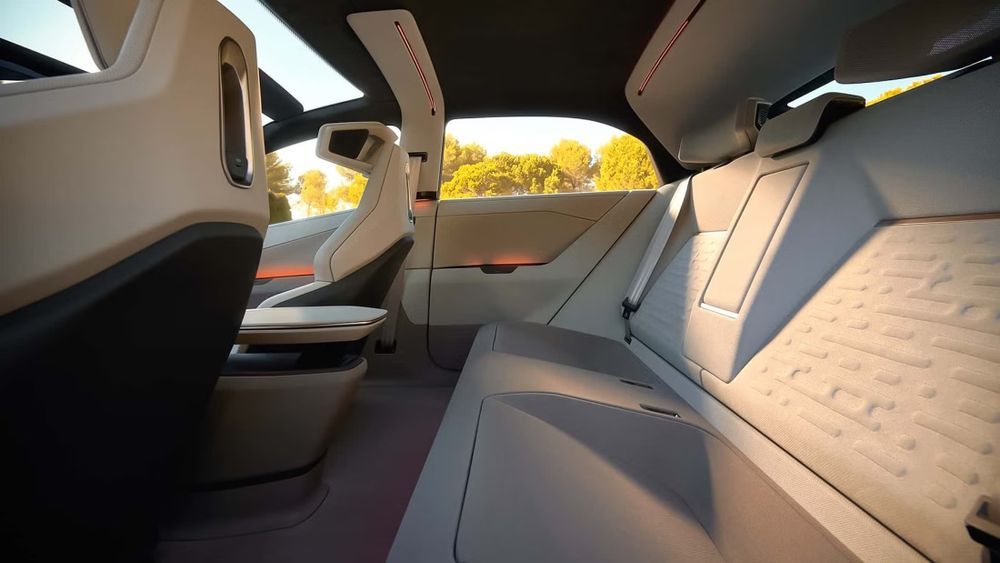 Toyota Corolla Concept เบาะหลัง