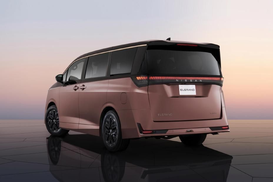 NISSAN Elgrand 2025-2026 ด้านหลัง