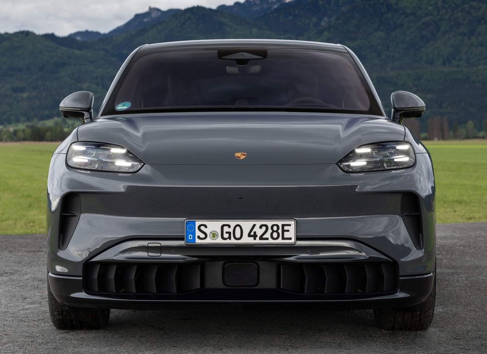 Porsche Cayenne Coupe Electric หน้าตรง