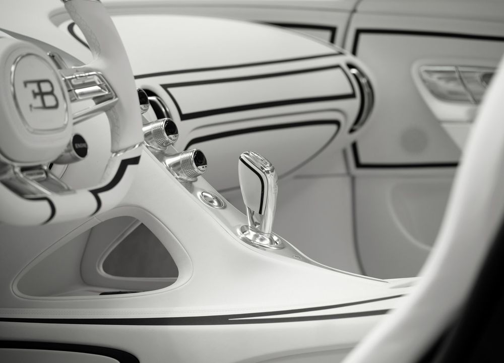 Bugatti Mistral Blanc Éternel เกียร์