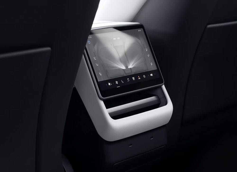 Tesla Model Y L Rear screen