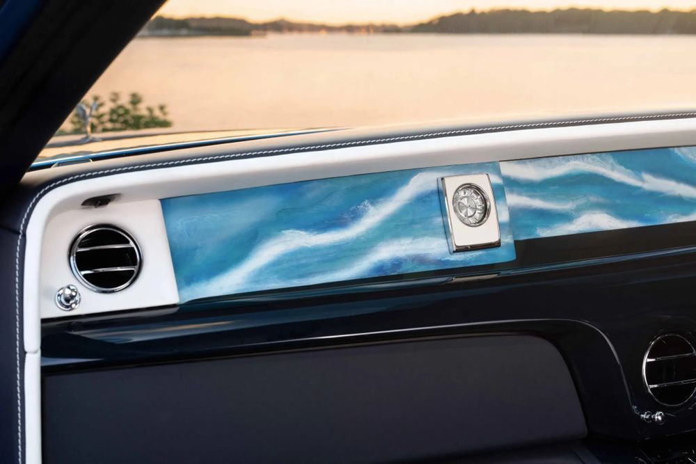 Rolls-Royce Phantom Regatta (งานศิลปะบนแผงคอนโซล Watercolour)