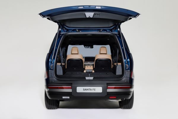 SANTA FE Hybrid 2026 ประตูด้านท้าย