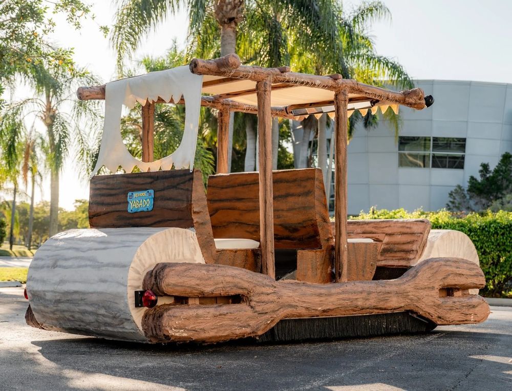 Fred Flintstone Golf Cart ด้านข้าง