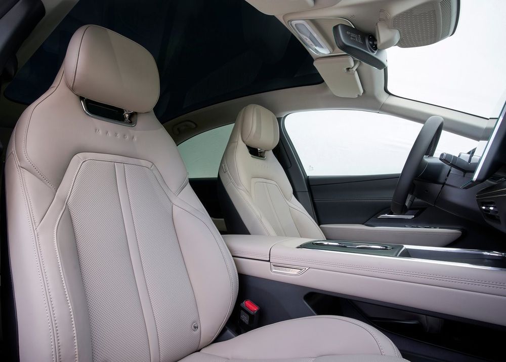 Mazda 6e เบาะโดยสาร