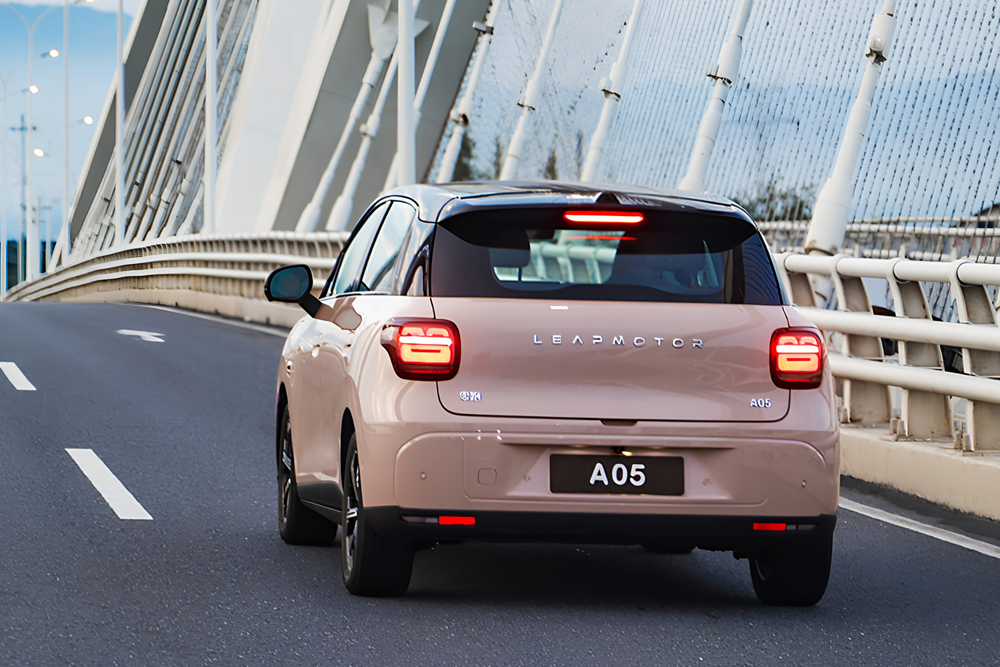Leapmotor A05 - ชิปประมวลผล Qualcomm Snapdragon 8295 