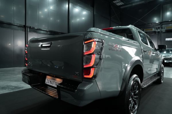 Isuzu D-Max V-Cross 2025-2026 ไฟท้าย