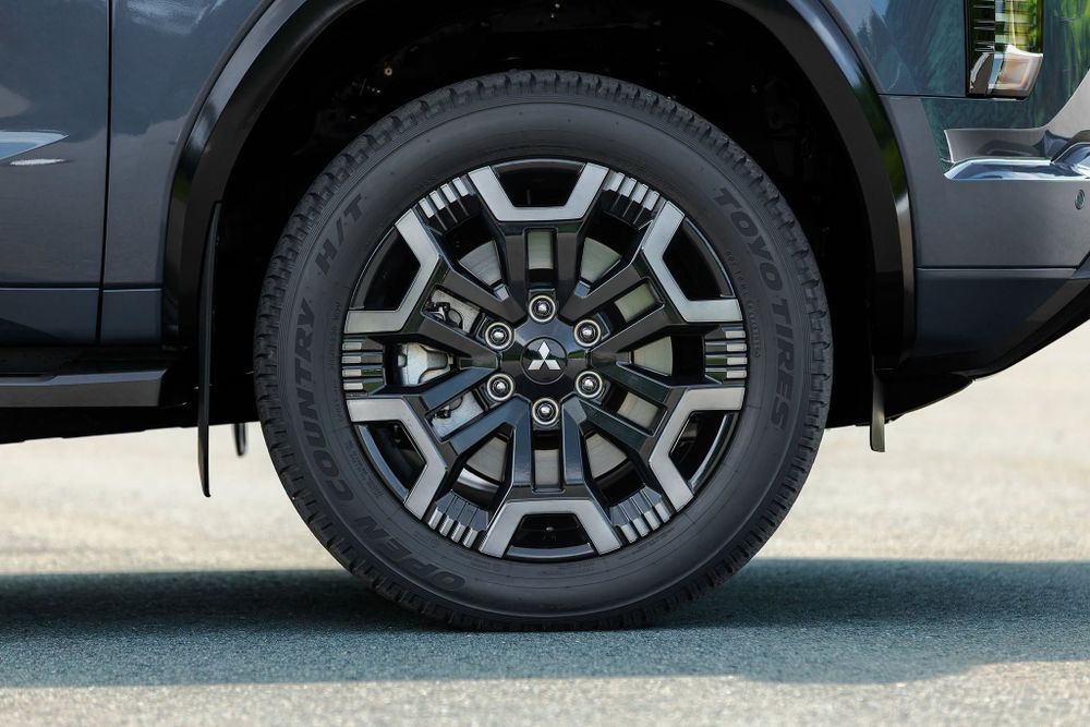 Mitsubishi PAJERO 2026