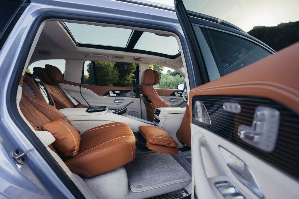 Mercedes-Maybach GLS 680 เบาะโดยสารตอนหลัง