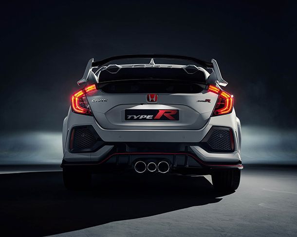 https://img.icarcdn.com/autospinn/body/104501_All_new_Honda_Civic_Type_R_races_into_view_at_Geneva-copy.jpg