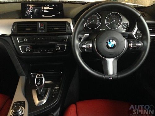 2013-BMW_320d_Touring-16