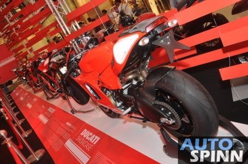 2013-Ducati-Showcase_14