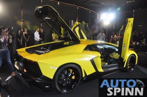 2013-Lamborghini-Aventador-50th-Anniversario-TH-Launch_44