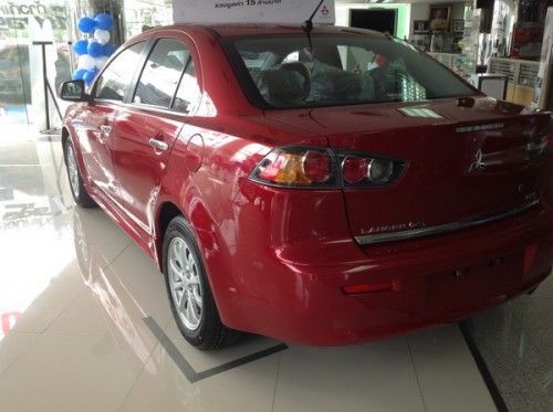 2013-Mitsubishi-Lancer-EX-GLS-red_6