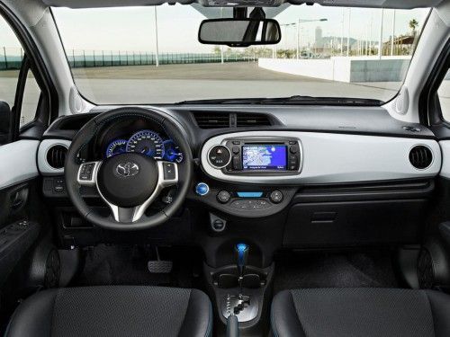 2013-Toyota-Yaris-Hybrid-Interior-Dashboard