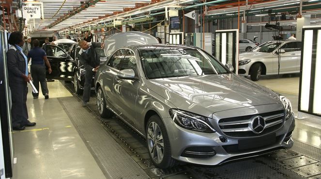 https://img.icarcdn.com/autospinn/body/2014-mercedes-benz-c-class-begins-production-line-in-south-africa-2.jpg