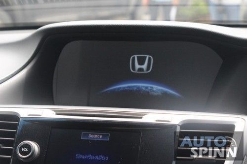 2014_Honda_Accord_Hybrid_25