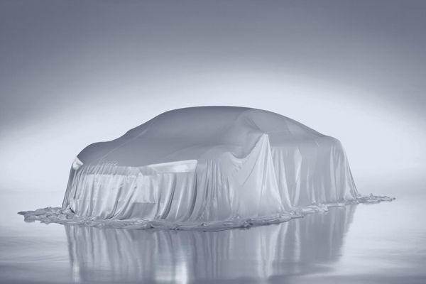 https://img.icarcdn.com/autospinn/body/2015-Audi-R8-teased-2.jpg